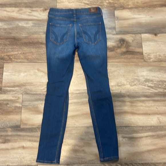 Hollister High Rise Skinny Jeans Size 3 Short Distressed Holes Medium Wash EUC - Picture 3 of 3
